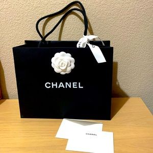 Authentic CHANEL shopping bag w. Camellia flower